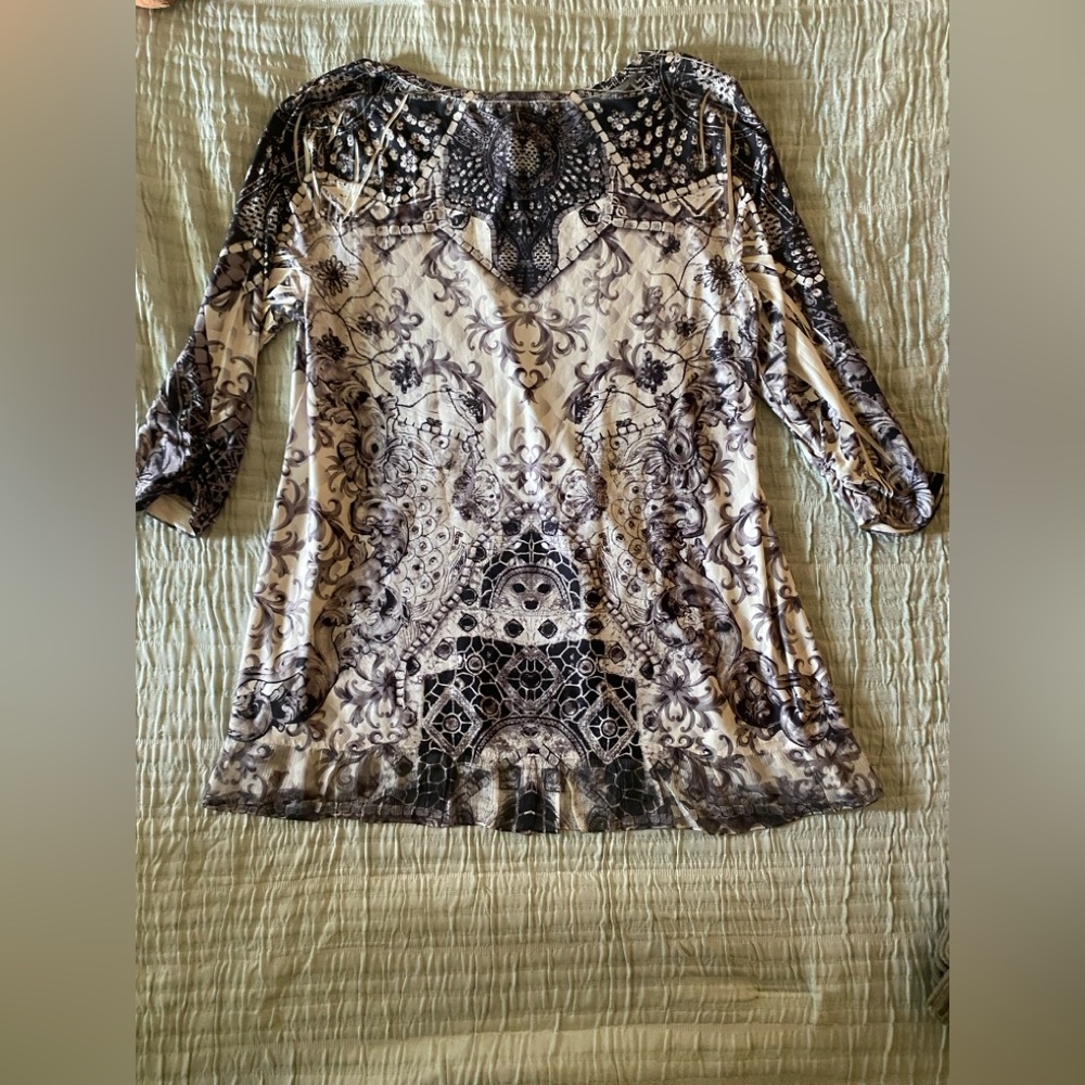 Grungy Flow Top - Picture 2 of 3